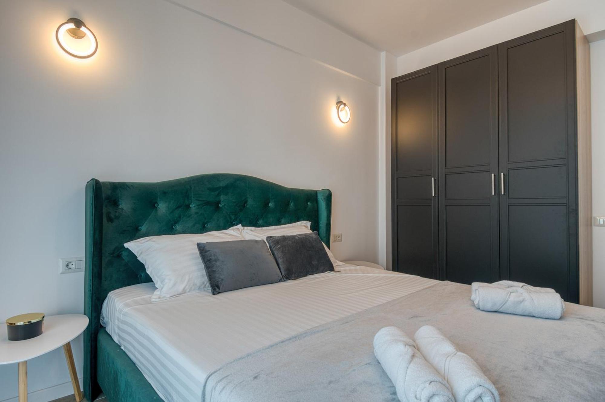 Azzurro Beachfront - Sea View