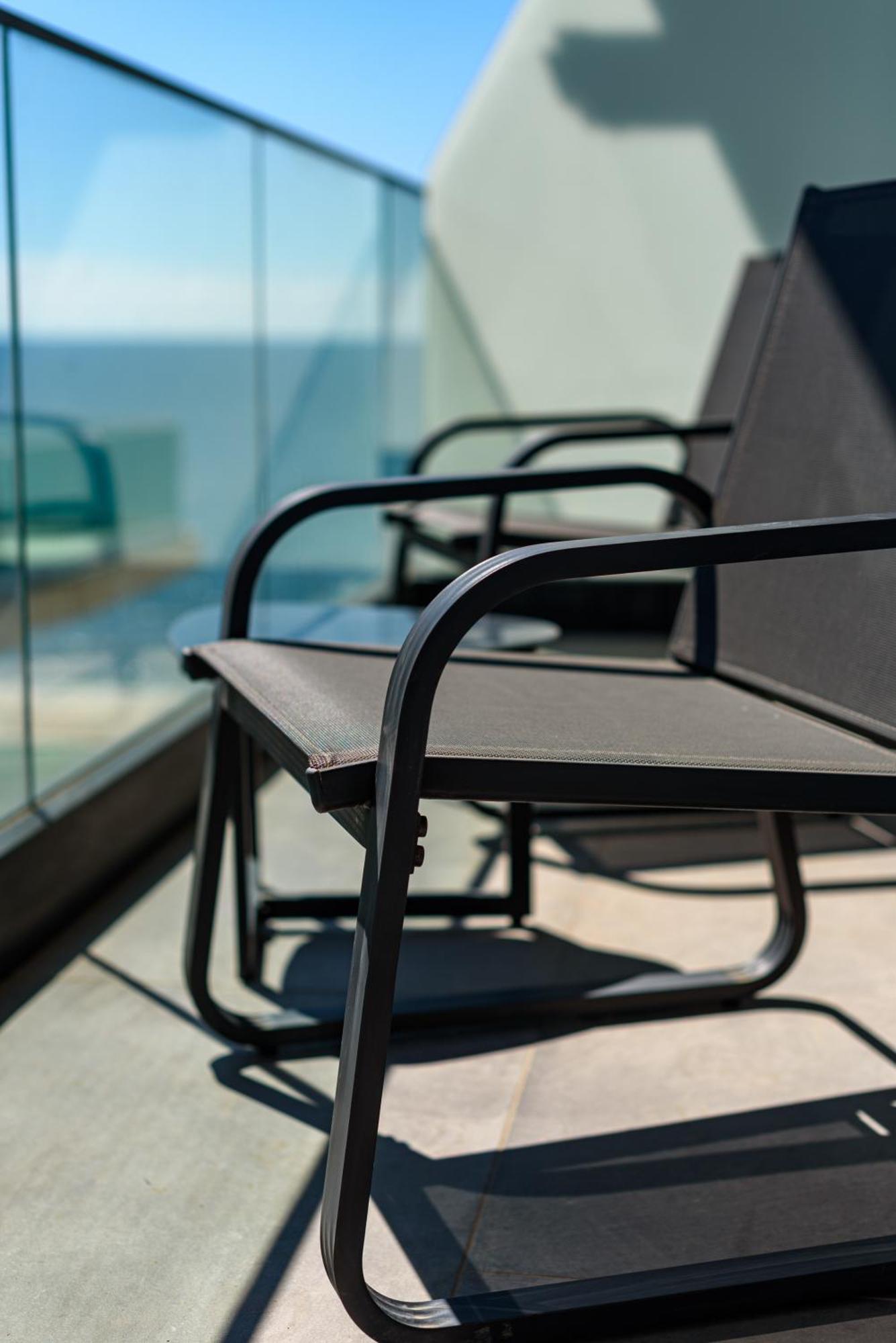 Azzurro Beachfront - Sea View