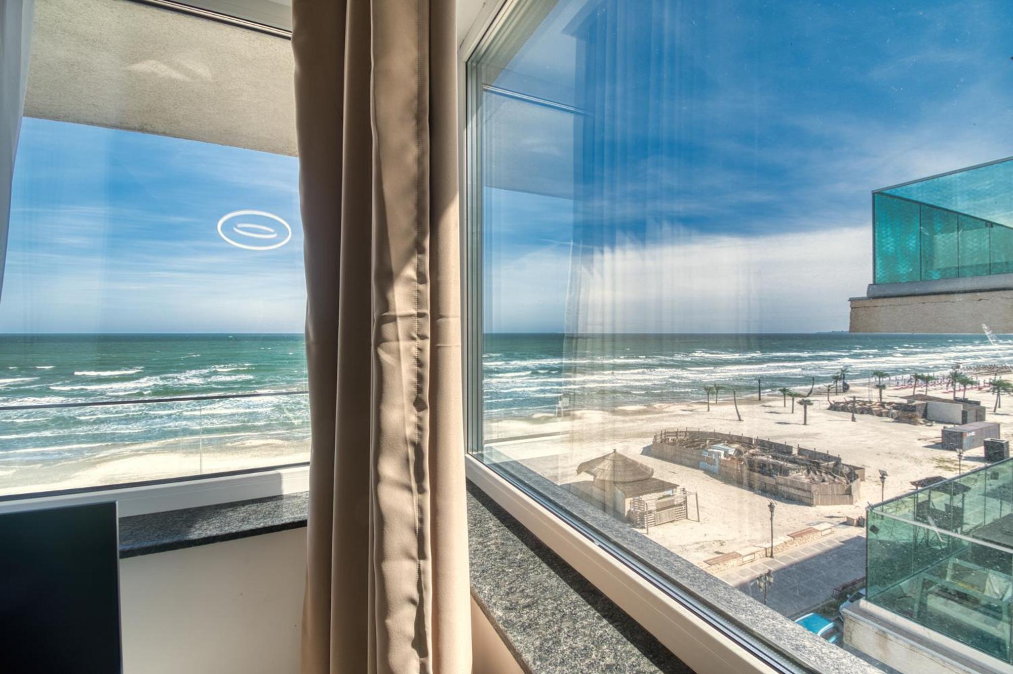 Azzurro Beachfront - Sea View Appartement Năvodari