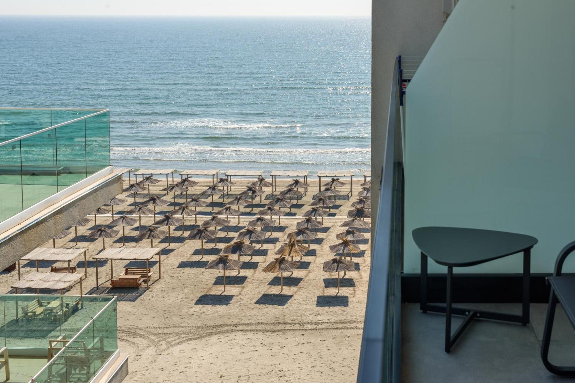 Azzurro Beachfront - Sea View *